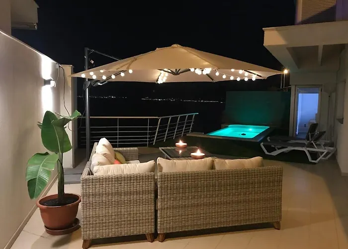 Conectada Al Mediterraneo, Infinity Pool فيلة