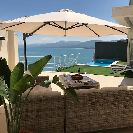 Villa Conectada Al Mediterraneo, Infinity Pool *