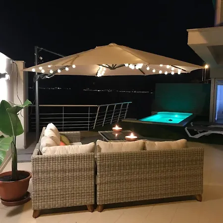 Conectada Al Mediterraneo, Infinity Pool Villa
