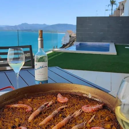 Conectada Al Mediterraneo, Infinity Pool Villa